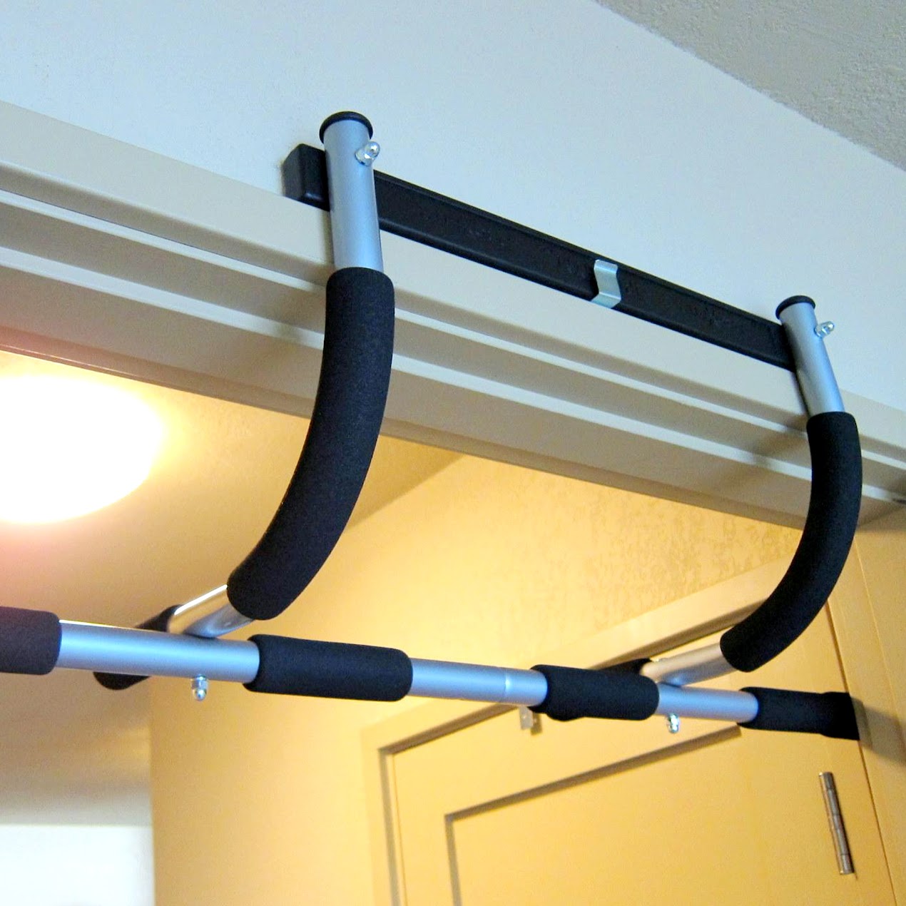 Heavy Duty Doorway Pull-Up Bar – No Screw Steel Chin Up Trainer for Home Gym – Compact, Non Slip, Supports 120kg – Black & Grey Fitness Bar